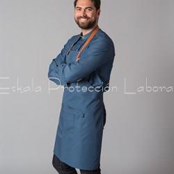 1564 DELANTAL PETO AZUL CON CINTA DE CUERO - Imagen 1