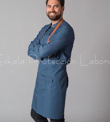 1564 DELANTAL PETO AZUL CON CINTA DE CUERO - Imagen 1