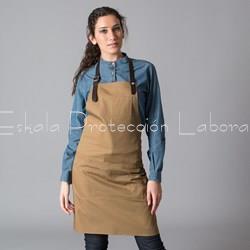 1564 DELANTAL PETO CAMEL CON CINTA DE CUERO - Imagen 1